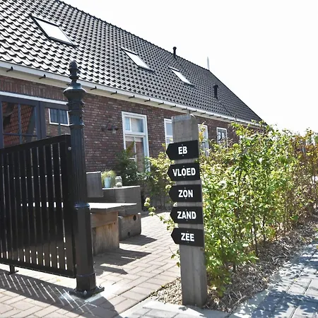 Near Groote Keeten Beach, Cleaning Included Appartement