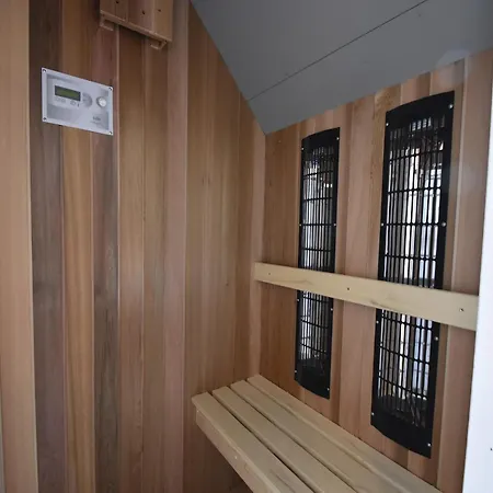 Near Groote Keeten Beach, Cleaning Included Appartement *